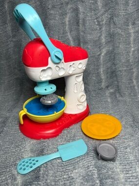 Play-Doh Kitchen Creations Spinning Treats Mixer Set - Pretend Play Baking